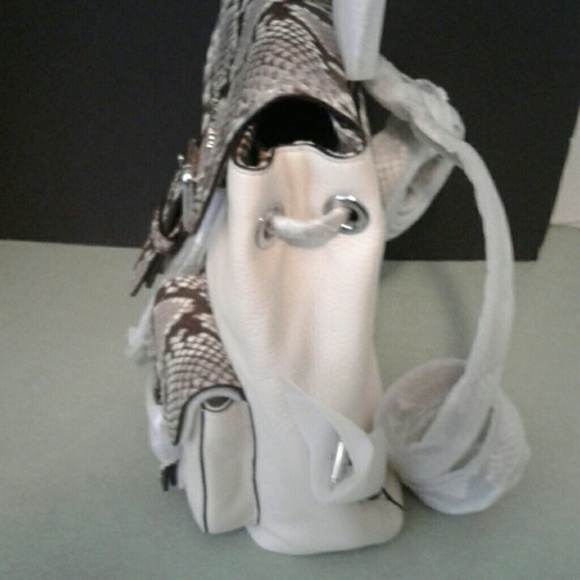 Michael Kors Susie Small Flap Pebbled Leather Back - Picture 3 of 8